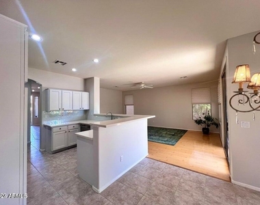 2821 E Tyson Street - Photo Thumbnail 6