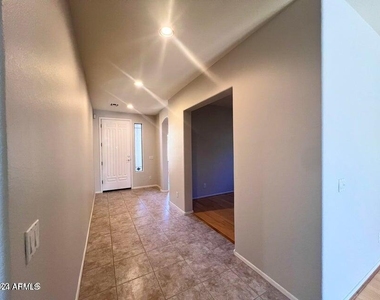 2821 E Tyson Street - Photo Thumbnail 3