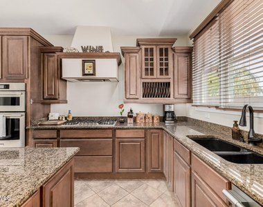 2288 E Wisteria Drive - Photo Thumbnail 12