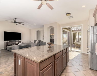 2288 E Wisteria Drive - Photo Thumbnail 14