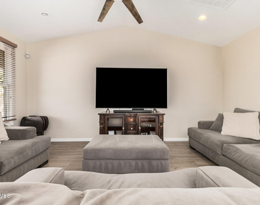 2288 E Wisteria Drive - Photo Thumbnail 9