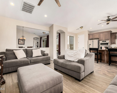 2288 E Wisteria Drive - Photo Thumbnail 10
