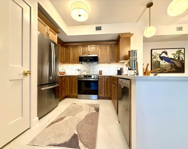 780 S Sapodilla Avenue - Photo Thumbnail 8