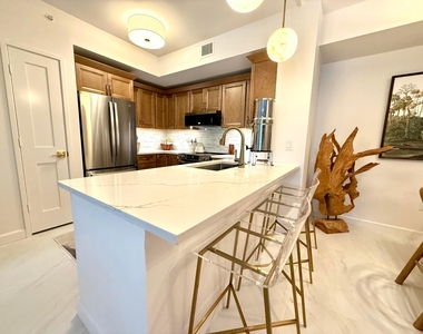 780 S Sapodilla Avenue - Photo Thumbnail 7