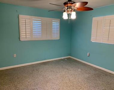 363 Hosbine Street - Photo Thumbnail 11