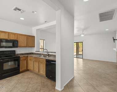33521 N 26th Avenue - Photo Thumbnail 9