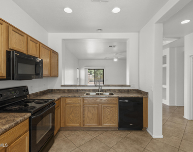 33521 N 26th Avenue - Photo Thumbnail 12