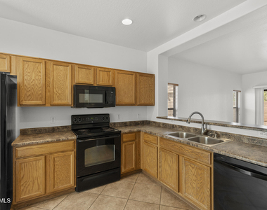 33521 N 26th Avenue - Photo Thumbnail 10