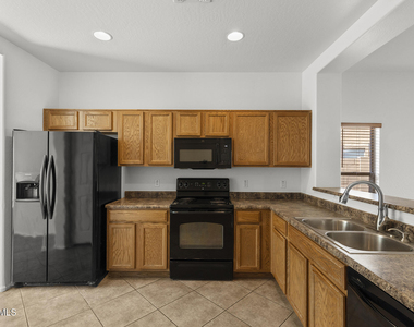 33521 N 26th Avenue - Photo Thumbnail 2