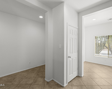 33521 N 26th Avenue - Photo Thumbnail 11