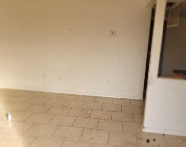 3126 N 68th Street - Photo Thumbnail 12