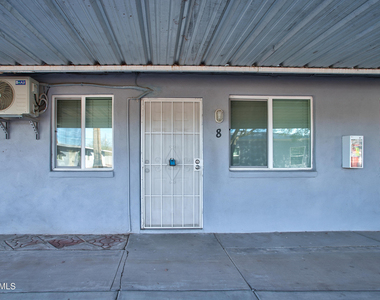 210 E Jones Avenue - Photo Thumbnail 6