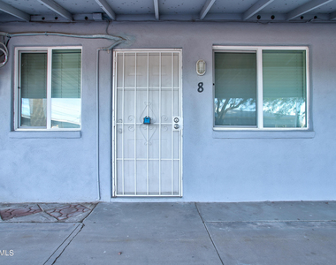 210 E Jones Avenue - Photo Thumbnail 5