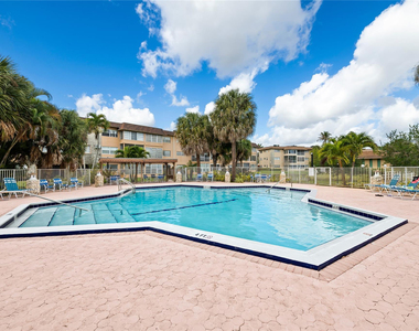 5031 W Oakland Park Boulevard - Photo Thumbnail 2