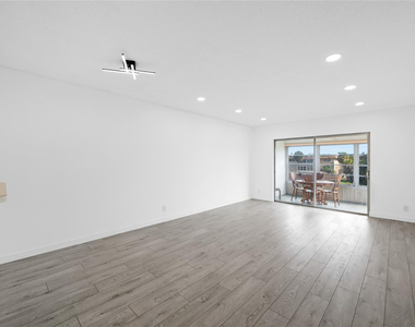 5031 W Oakland Park Boulevard - Photo Thumbnail 15