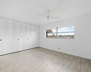 5031 W Oakland Park Boulevard - Photo Thumbnail 9