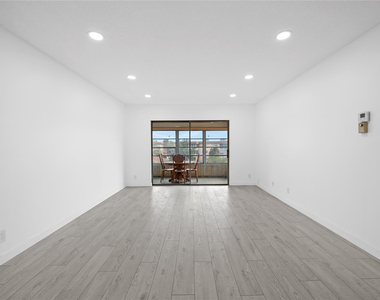 5031 W Oakland Park Boulevard - Photo Thumbnail 13