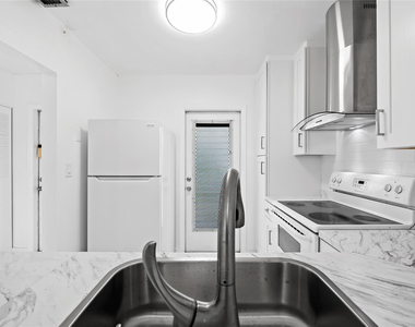 5031 W Oakland Park Boulevard - Photo Thumbnail 5