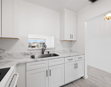 5031 W Oakland Park Boulevard - Photo Thumbnail 1