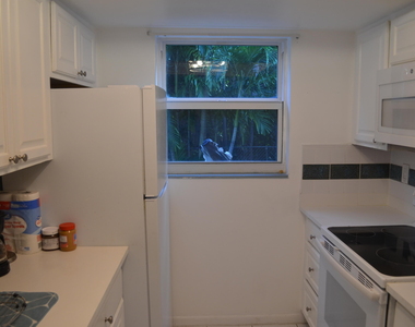 658 Ne 6th Court E - Photo Thumbnail 16