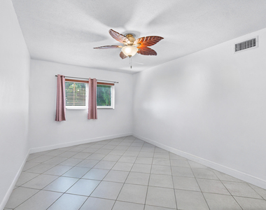 658 Ne 6th Court E - Photo Thumbnail 18
