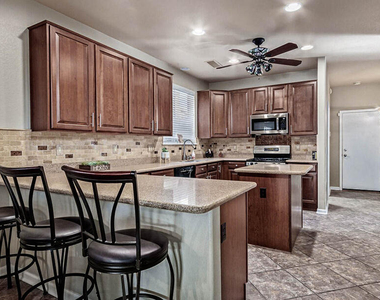 25832 N 67th Lane - Photo Thumbnail 6