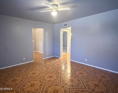 624 E Marilyn Avenue - Photo Thumbnail 3