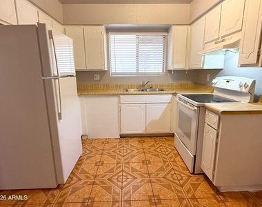 624 E Marilyn Avenue - Photo Thumbnail 5