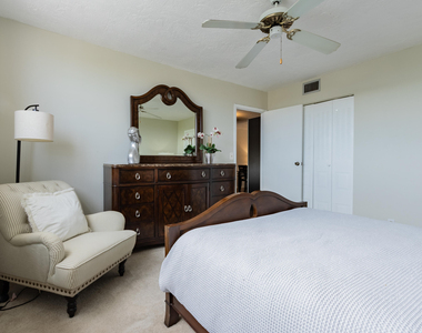 2811 Somerset Drive - Photo Thumbnail 15