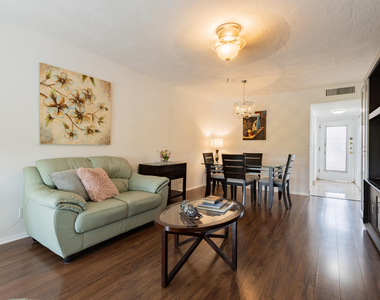 2811 Somerset Drive - Photo Thumbnail 5
