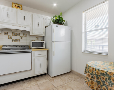 2811 Somerset Drive - Photo Thumbnail 2