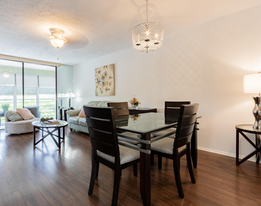 2811 Somerset Drive - Photo Thumbnail 4