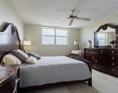 2811 Somerset Drive - Photo Thumbnail 14