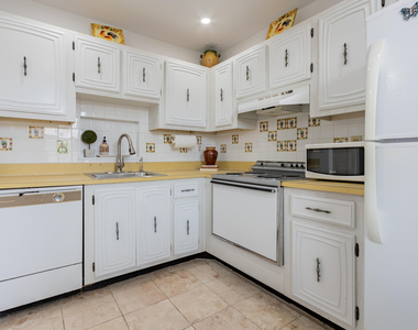 2811 Somerset Drive - Photo Thumbnail 1