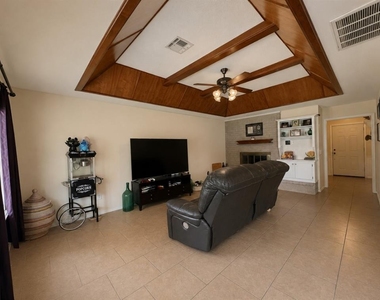 521 Cypress Drive - Photo Thumbnail 5