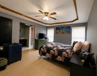 521 Cypress Drive - Photo Thumbnail 9