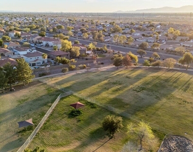 10617 W Daley Lane - Photo Thumbnail 42
