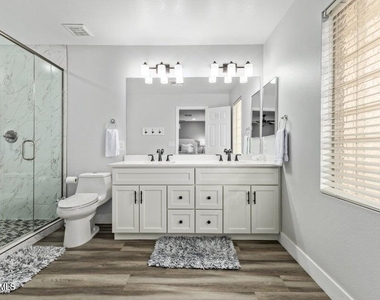10617 W Daley Lane - Photo Thumbnail 16