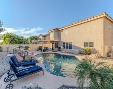 10617 W Daley Lane - Photo Thumbnail 30