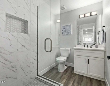 10617 W Daley Lane - Photo Thumbnail 50