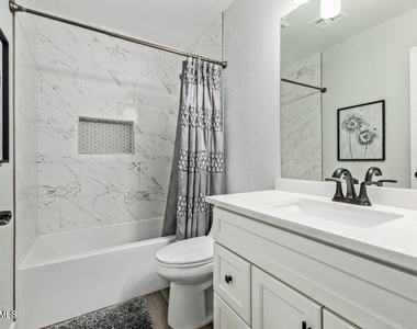 10617 W Daley Lane - Photo Thumbnail 24