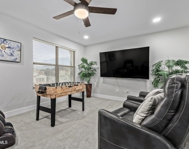 10617 W Daley Lane - Photo Thumbnail 14