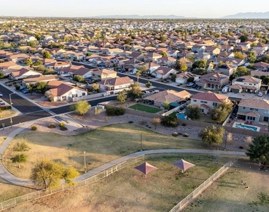 10617 W Daley Lane - Photo Thumbnail 45