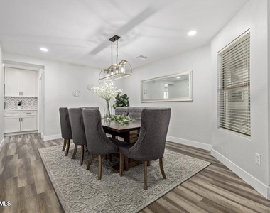 10617 W Daley Lane - Photo Thumbnail 4