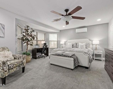 10617 W Daley Lane - Photo Thumbnail 53