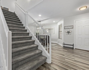10617 W Daley Lane - Photo Thumbnail 13