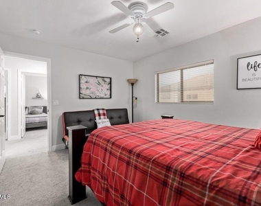 10617 W Daley Lane - Photo Thumbnail 20