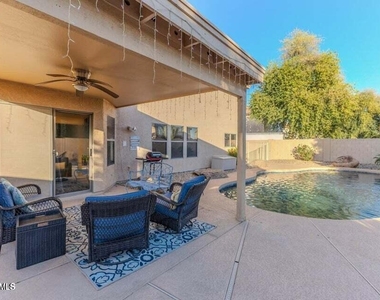 10617 W Daley Lane - Photo Thumbnail 52