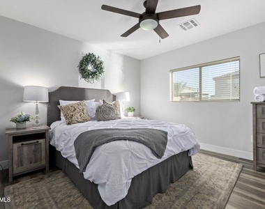 10617 W Daley Lane - Photo Thumbnail 18