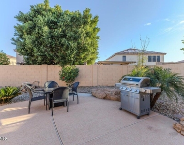 10617 W Daley Lane - Photo Thumbnail 31